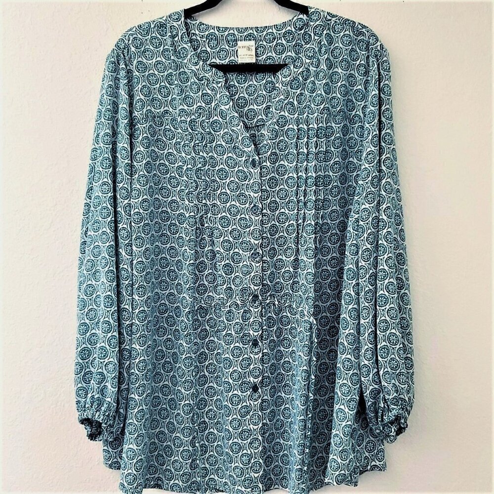 NWOT Terra & Sky Blue Geometric Pleated V-Neck Blouse Top Plus Size 1X 16W-18W
